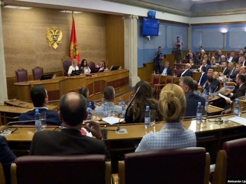 Parlamenti i Malit të Zi shkarkon dy ministra pro-perëndimorë