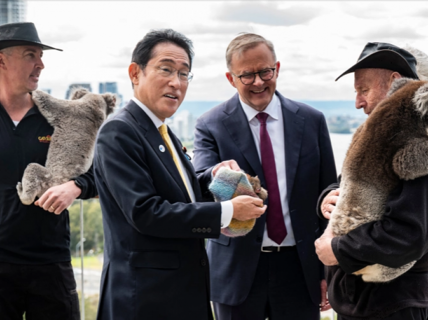Udhëheqësit e Japonisë dhe Australisë nënshkruajnë një pakt të ri sigurie për të kundërshtuar Kinën