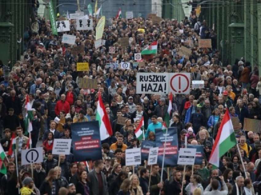 ​Protesta në Hungari, mësimdhënësit kërkojnë paga më të larta