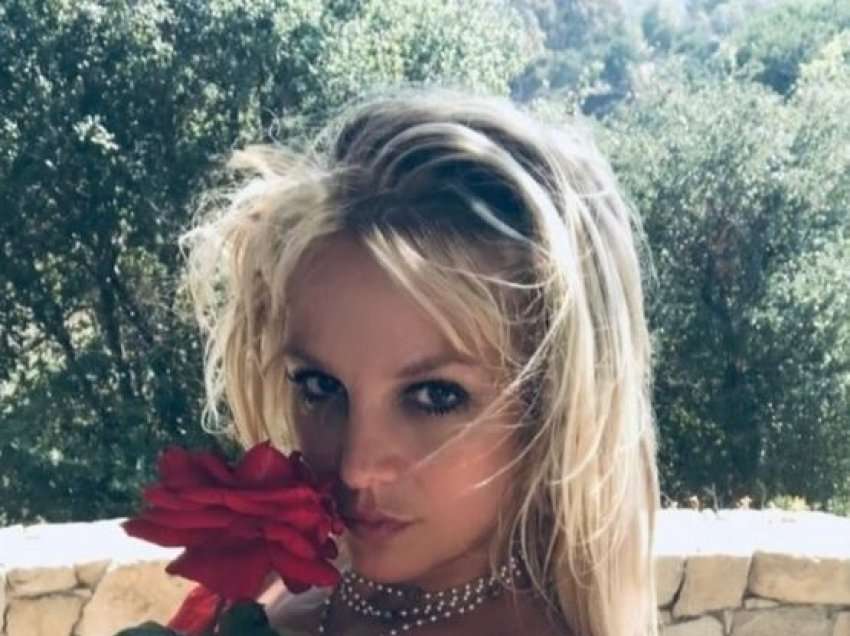 Britney Spears i rikthehet Instagramit, këngëtarja poston sërish foto topless