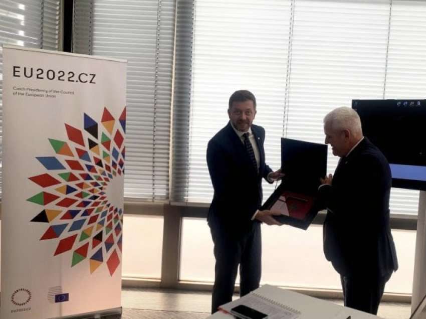 ​Sveçla takoi zv. kryeministrin e Çekisë, dakordohen për bashkëpunim policor e siguri në rajon