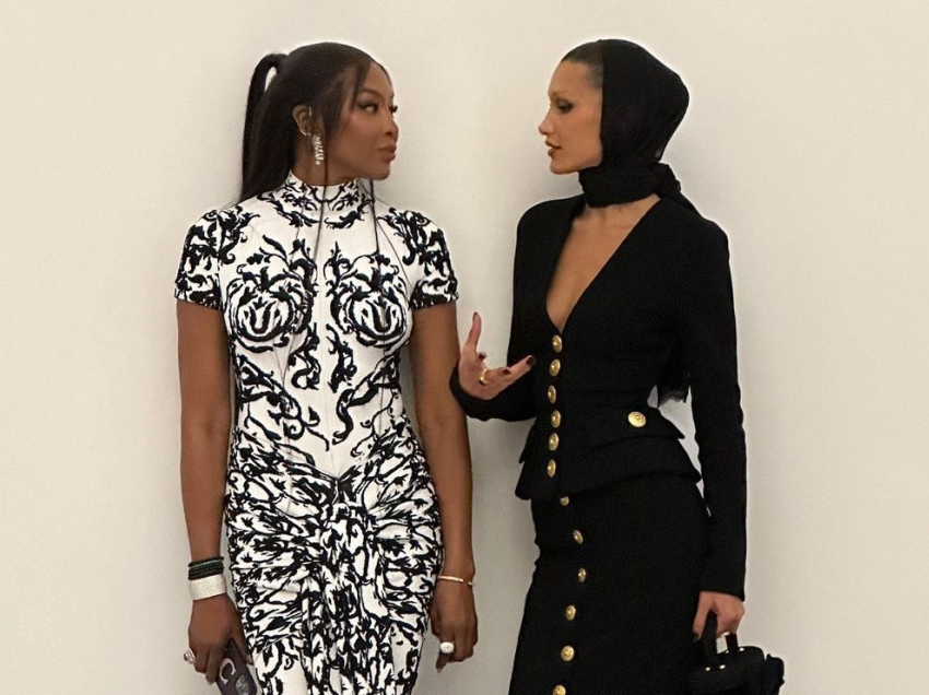 Naomi dhe Bella pozojnë së bashku në Muzeun e Artit Islamik në Katar