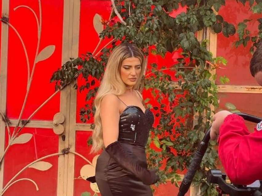 Këngëtarja Kaltrina Gosalci pas super duetit bëhet gati për projektin e ri