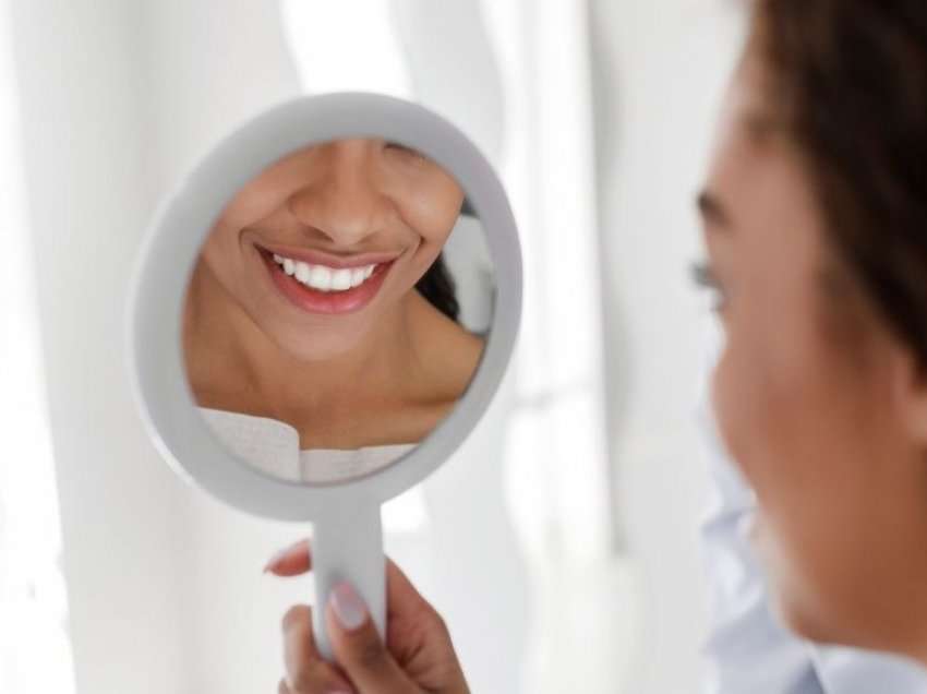   Si të kujdeseni për buzëqeshjen: 7 këshilla për të pasur dhëmbë të përsosur