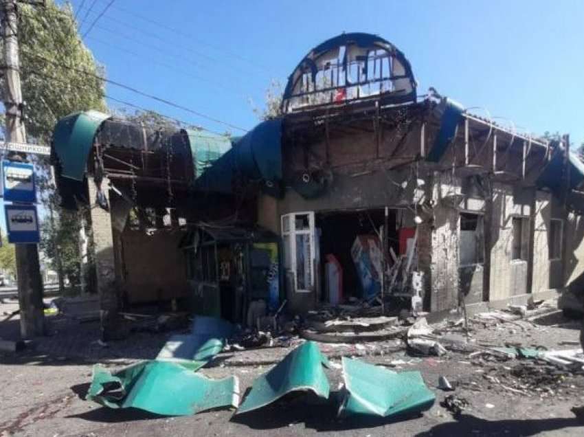 Vriten 13 civilë nga bombardimet “ndëshkuese” të Ukrainës në Donetsk