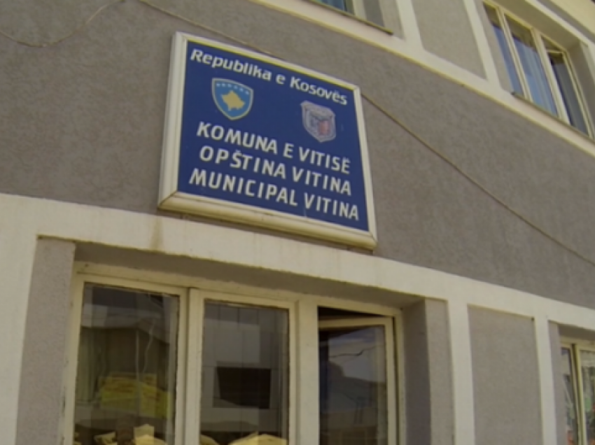 Arrestohet zyrtari në komunën e Vitisë për “keqpërdorim të pozitës zyrtare”