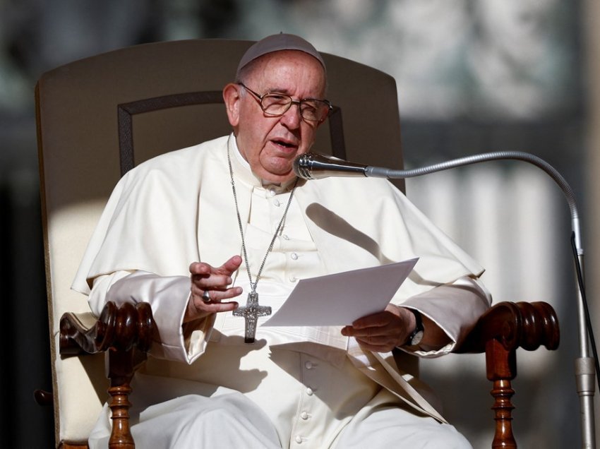 Papa Françesku: Vetëm mendimi i përdorimit të armëve bërthamore është një “çmenduri”