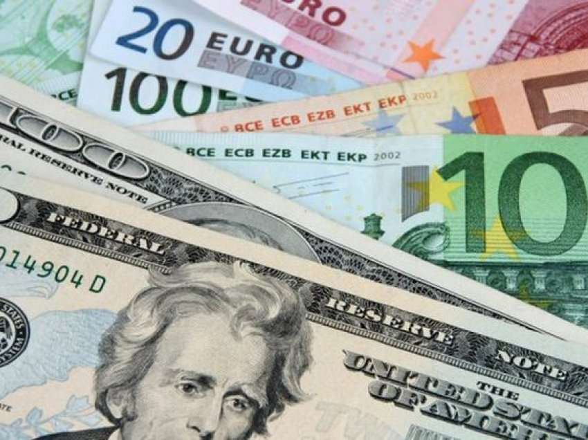 Këmbimi valutor, me sa shiten dhe blihen dollari dhe euro