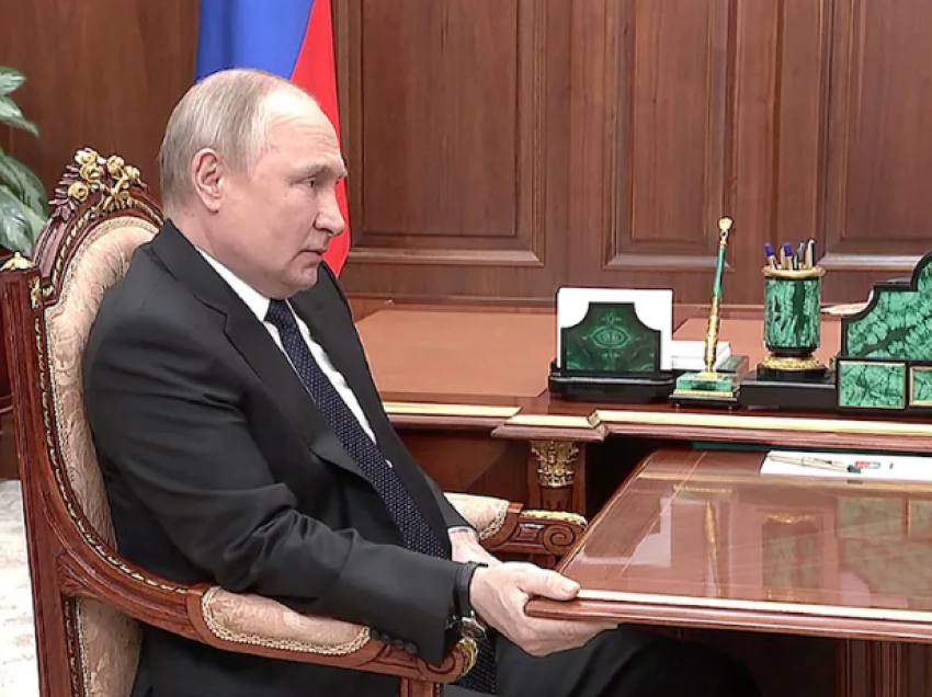 Vladimir Putin ndreq kopje të përsosura të zyrës së tij në Kremlin në rezidencat përreth Rusisë