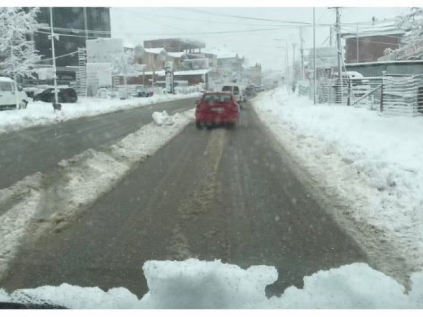 Bora në Kosovë, disa rrugë vështirë të kalueshme