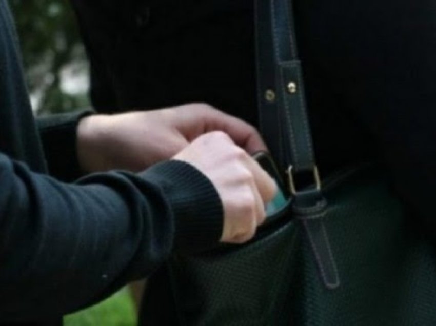 Një personit i vidhet çanta me para në Gjilan
