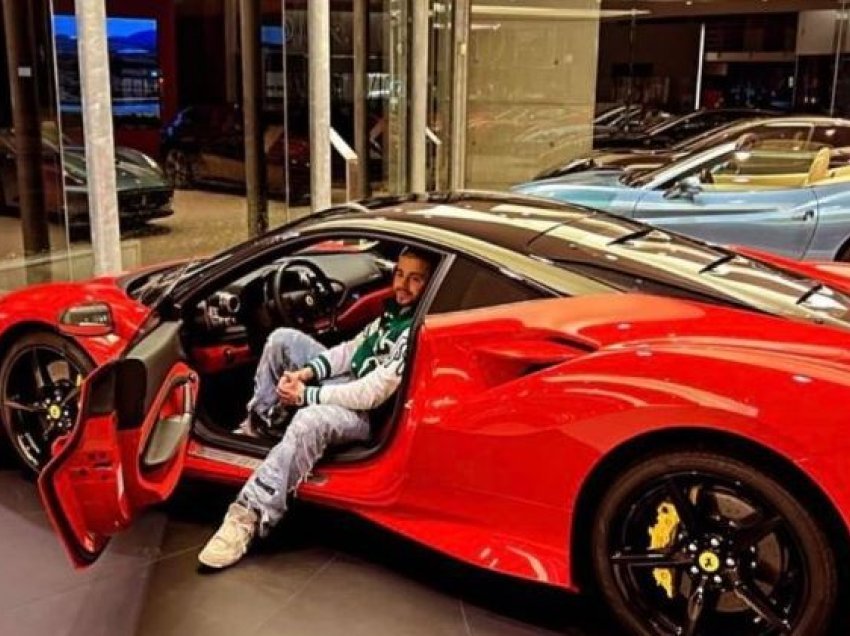 Lojtari i Kosovës prezanton makinën, kushton rreth 236 mijë euro