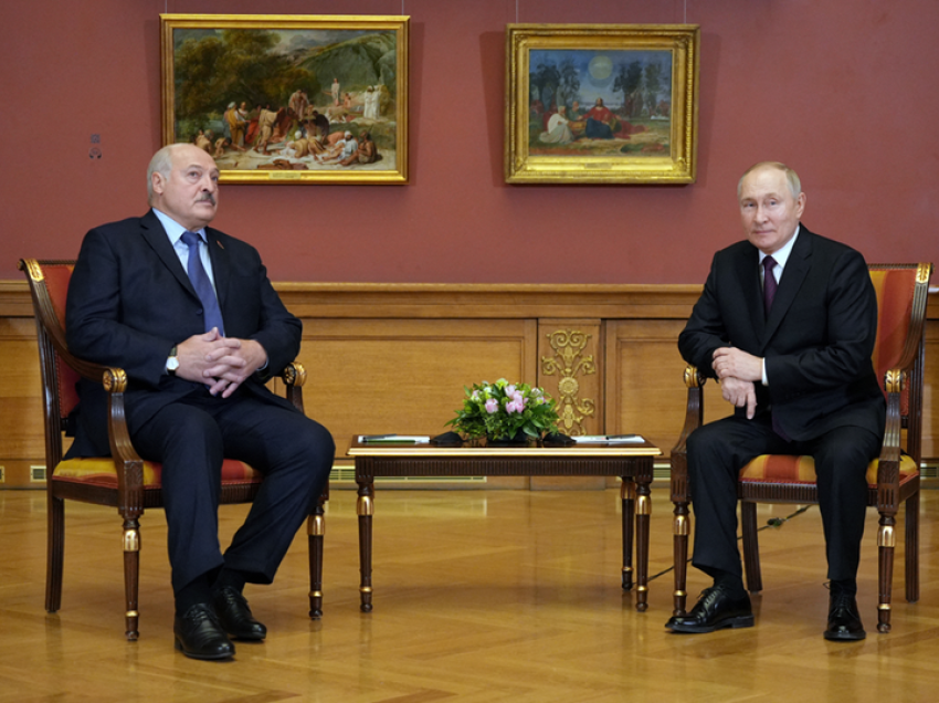 Putin njoftoi vendosjen e armëve bërthamore, reagon Ukraina dhe bën lëvizjen e menjëhershme