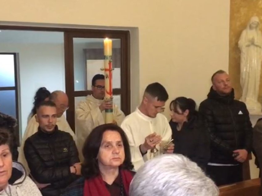 Besimtarët katolikë në Korçë e Berat festojnë sot Pashkët, urojnë për më shumë paqe, begati dhe dashuri