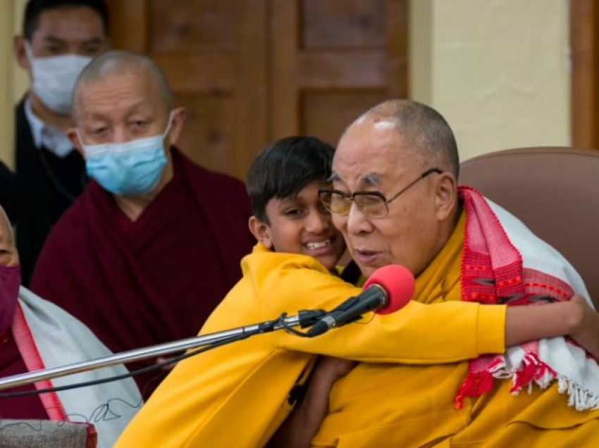 Dalai Lama kërkon falje publike, zbulohet arsyeja