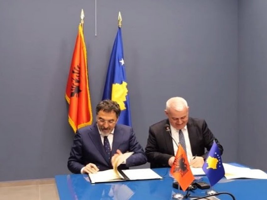 ​Kosova dhe Shqipëria nënshkruajnë marrëveshje për përmirësimin e lëvizjes së lirë