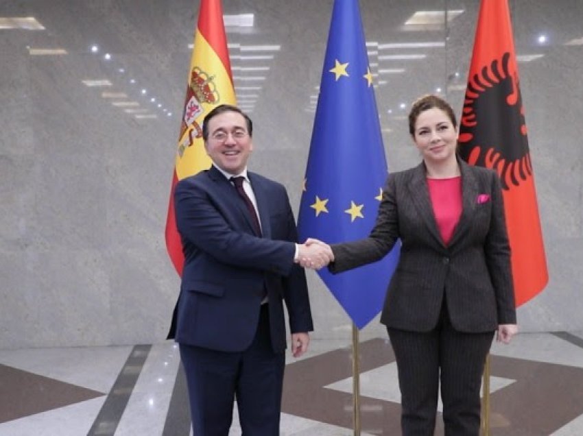 Kryediplomati spanjoll flet për Kosovën dhe Serbinë në takimin me Xhaçkën