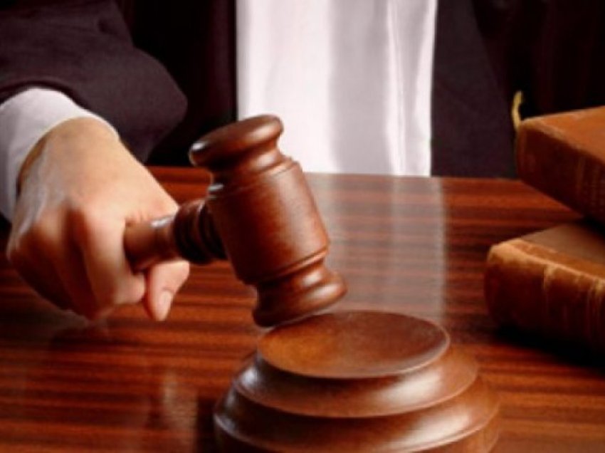 Njëri i akuzuar dhe një avokat jashtë shtetit, shtyhet gjykimi për bixhoz të paligjshëm 