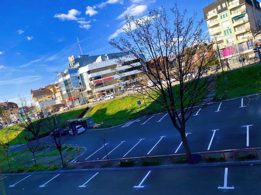 Shenjëzohen parkingjet në Prishtinë, aksioni edhe në lagjet e tjera 