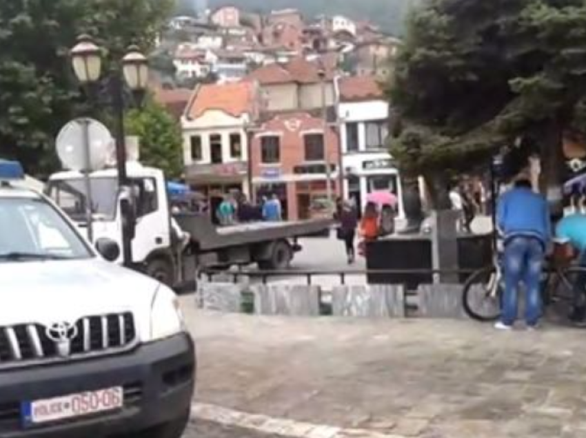 Katër anëtarë të familjes Gashi në Prizren futen në sherr, e ndalojnë një çift në rrugë dhe e sulmojnë