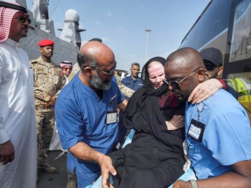 Të evakuuarit nga Sudani vazhdojnë të mbërrijnë në Arabinë Saudite