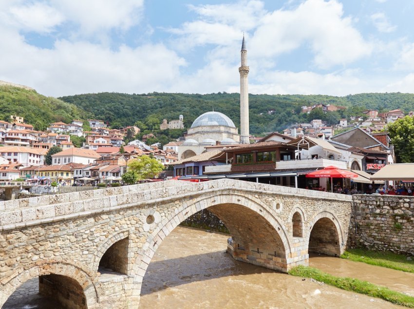 Përleshen fizikisht dy arsimtare në Prizren