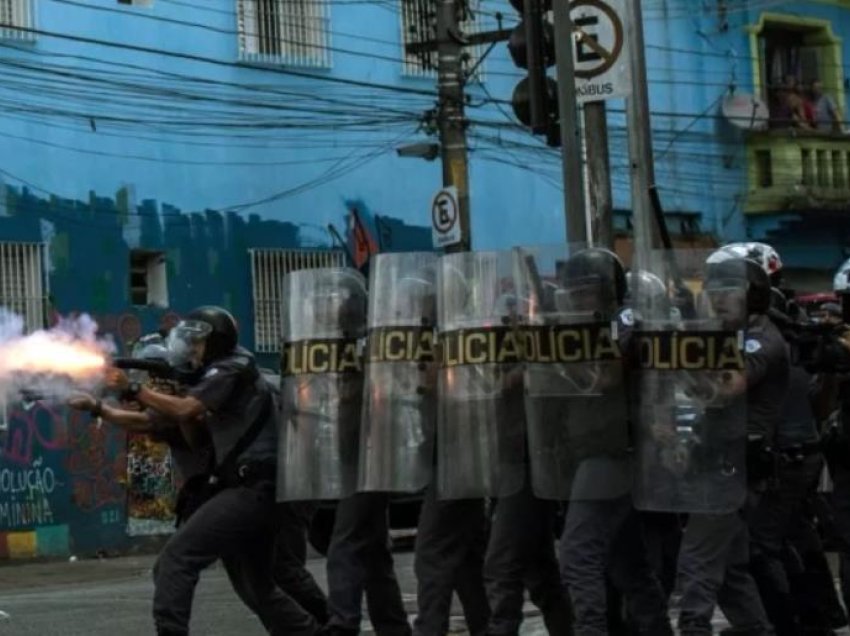 Bastisjet e policisë braziliane lënë të paktën 43 të vdekur