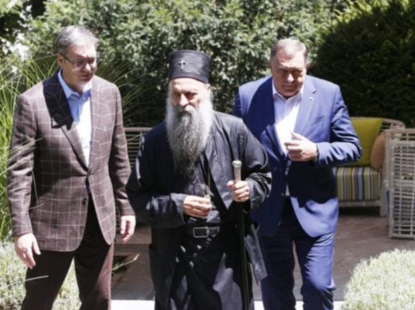 Vuçiq, Dodik dhe Patriarku Porfirije “mbyllen” në një manastir, flasin edhe për Kosovën