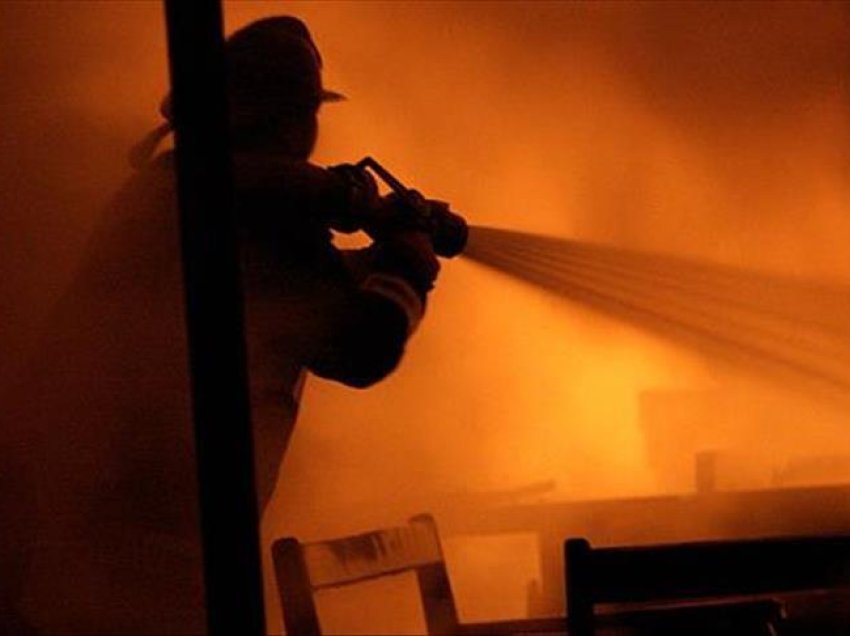 Zjarri në Gllogjan të Deçanit – 48 vetura, punëtoria dhe një pjesë e shtëpisë u dogjën si pasojë e rrymës