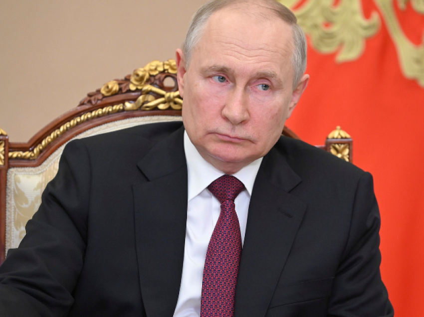 Putin: Është e nevojshme që Rusia të rrisë prodhimin e llojeve të fundit të armëve