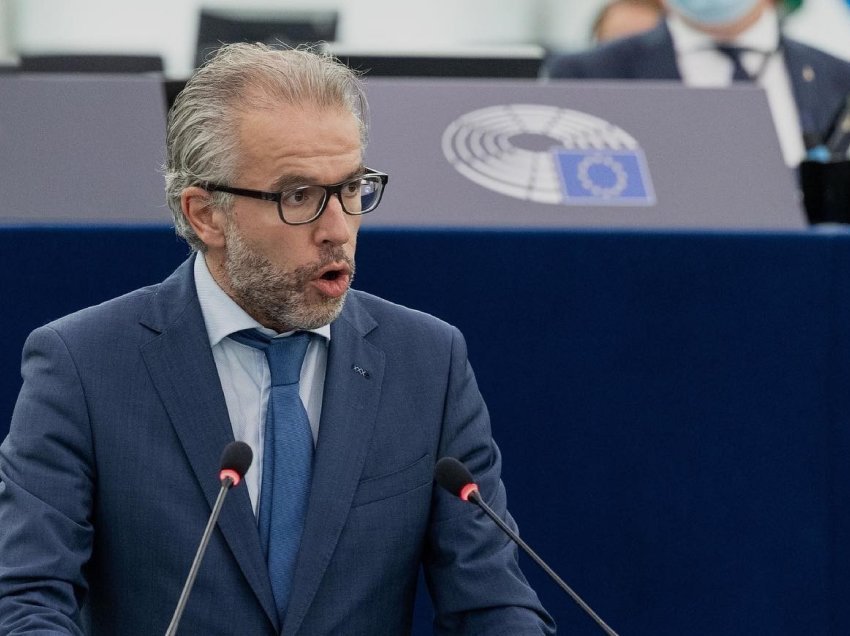 Eurodeputeti nga Holanda: Shpresoj që BE-ja i heq masat ndaj Kosovës në shtator