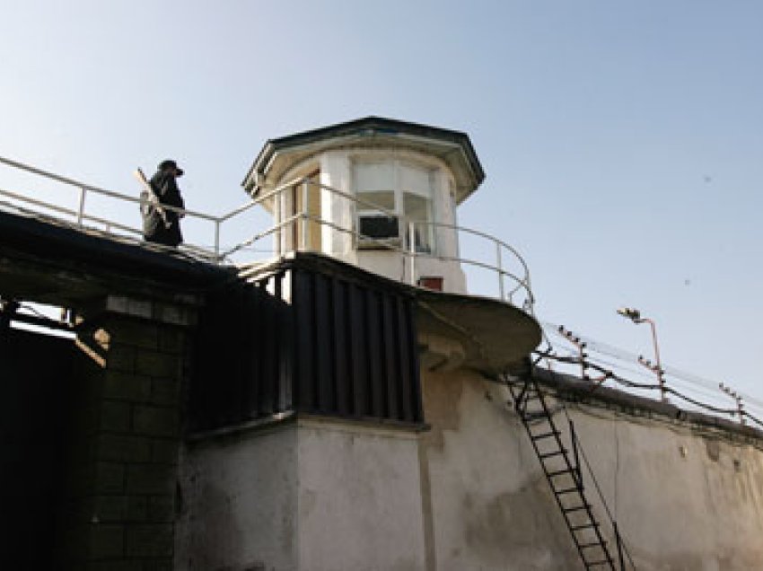 Arratisen tre të burgosur nga burgu i Idrizovës, kapen nga policia