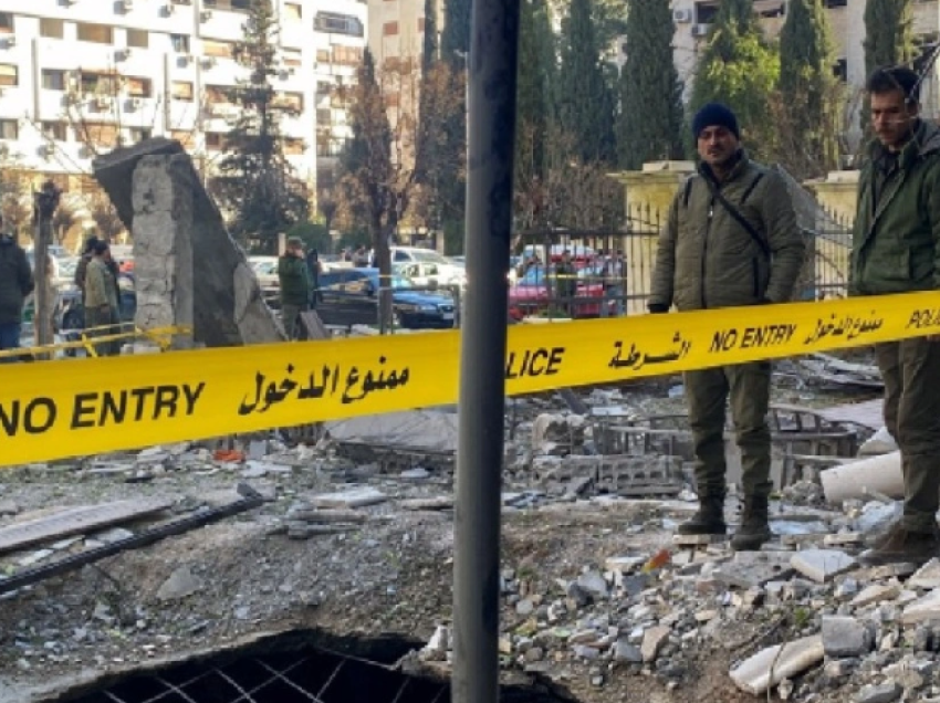 Shpërthime të forta në depon e raketave në Damask