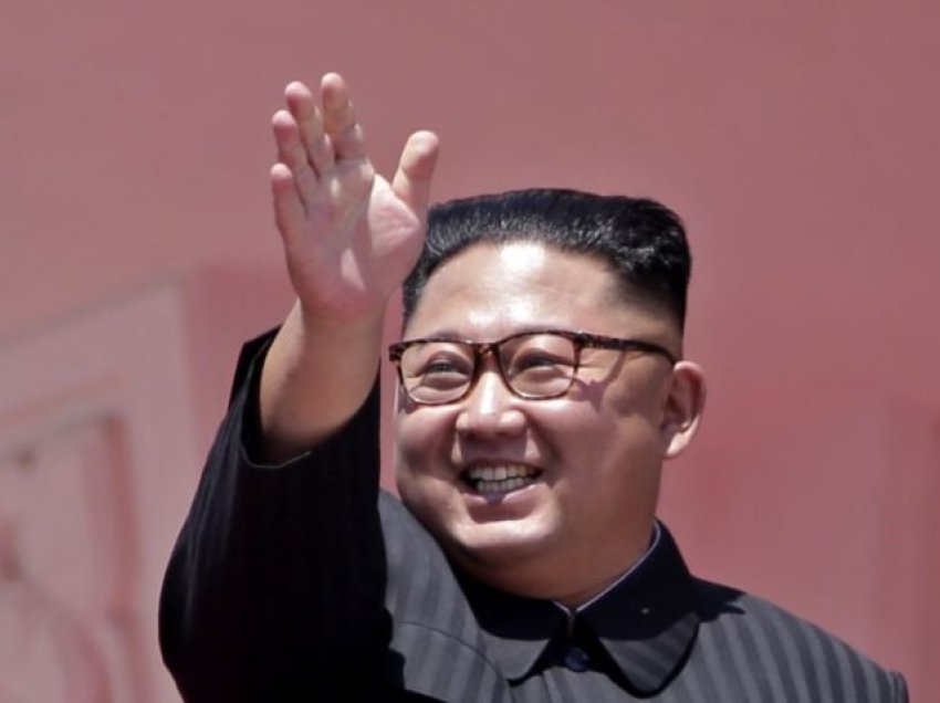 Kim Jong Un i kërkon Koresë së Veriut rritje drastike të prodhimit të raketave