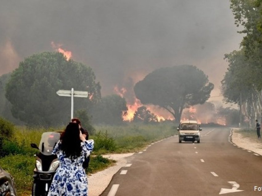 Mbi 3,000 njerëz ikin nga zjarret në zonën e njohur turistike franceze