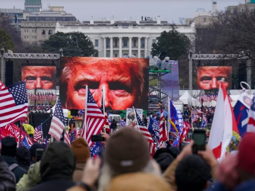 Amerikanët të ndarë përgjatë vijave partiake për aktpaditë ndaj ish presidentit Trump