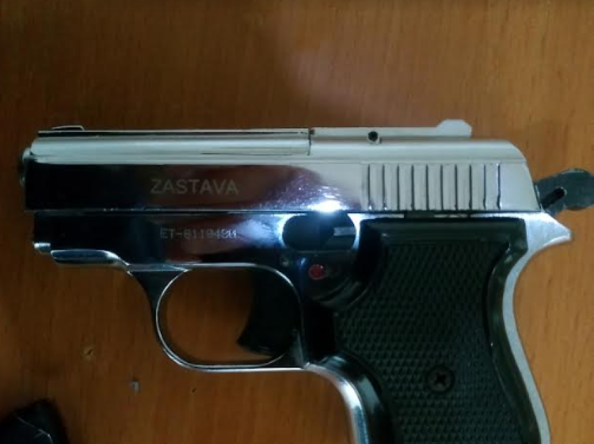 18 vjeçari nga Kaçaniku ekspozon armën në “Snapchat”, Policia i shkon te dera 