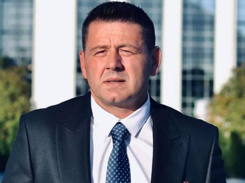Bekë Berisha tallet me të arrestuarin Ridvan Muharremi: Pse more Ridi nuk t’hollon petë lakrori