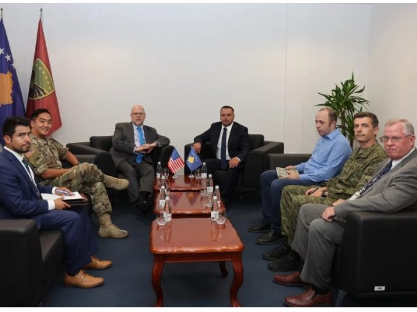 Hovenier takohet me ministrin e ri të Mbrojtjes: Mezi pres të bashkëpunojmë për tranformimin e FSK-së në një forcë mbrojtëse multietnike