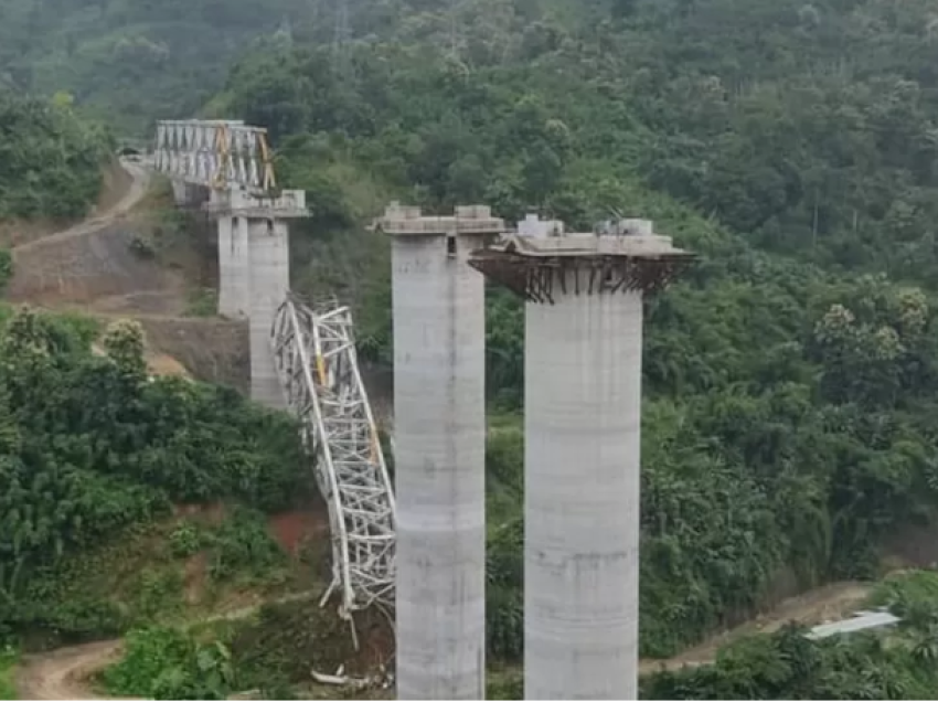 17 të vdekur nga shembja e urës hekurudhore në ndërtim në Indi