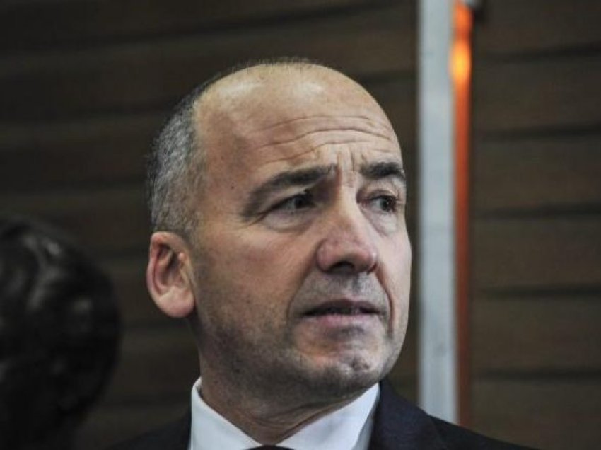 Muhaxhiri për tatimin në pronë: Ministri Murati pa ndihmën e komunave mund ta përfundojë këtë çështje