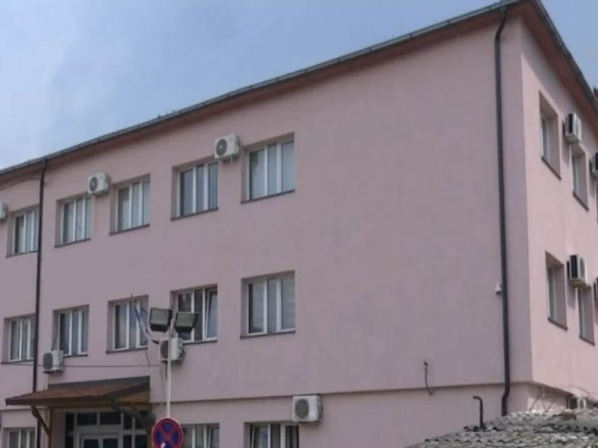 Shtyhet afati për dy javë për lirimin e ndërtesës së Komunës në Mitrovicë