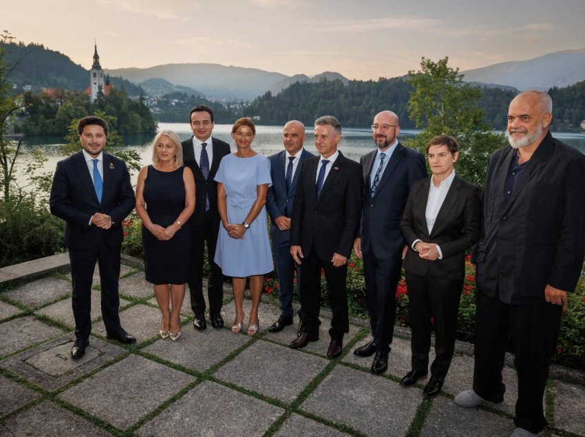 Kryeministri Kurti sot në Slloveni në panelin me liderë të rajonit