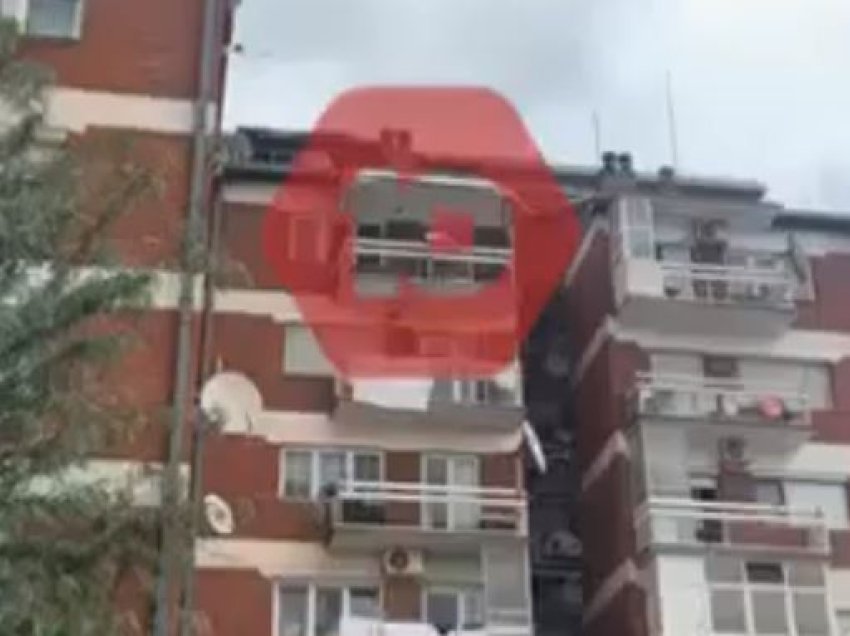 Prizren, vihet në kontroll personi që gjuante gjësende nga ballkoni