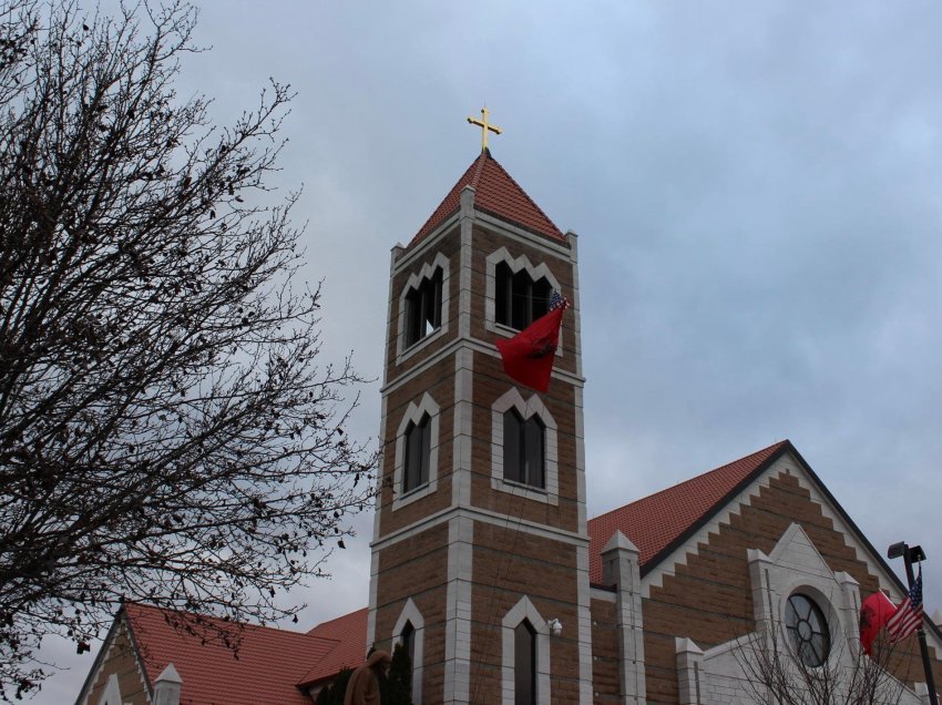 28 Nëntor: Meshë dhe flamuri kuqezi valvitet në Kambanoren e Kishës “Zoja e Shkodrës” 