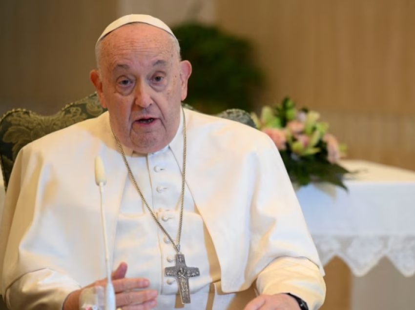 Papa bën thirrje që të mos përdoren më lëndët djegëse të papërpunuara