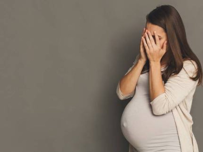 E mitura nga Shqipëria shtatzënë shkon në QKUK, lajmërohen Policia dhe Qendra për Punë Sociale