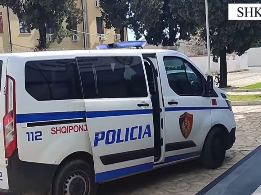 Aksident në Shkodër, shoferi përplas një makinë tjetër dhe largohet