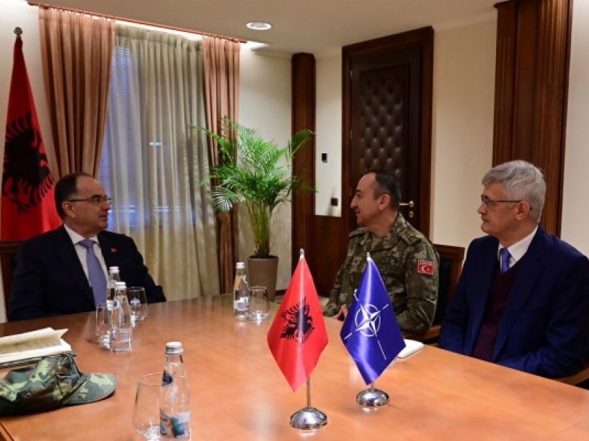 ​Komandanti i KFOR-it përfundon vizitën në Shqipëri