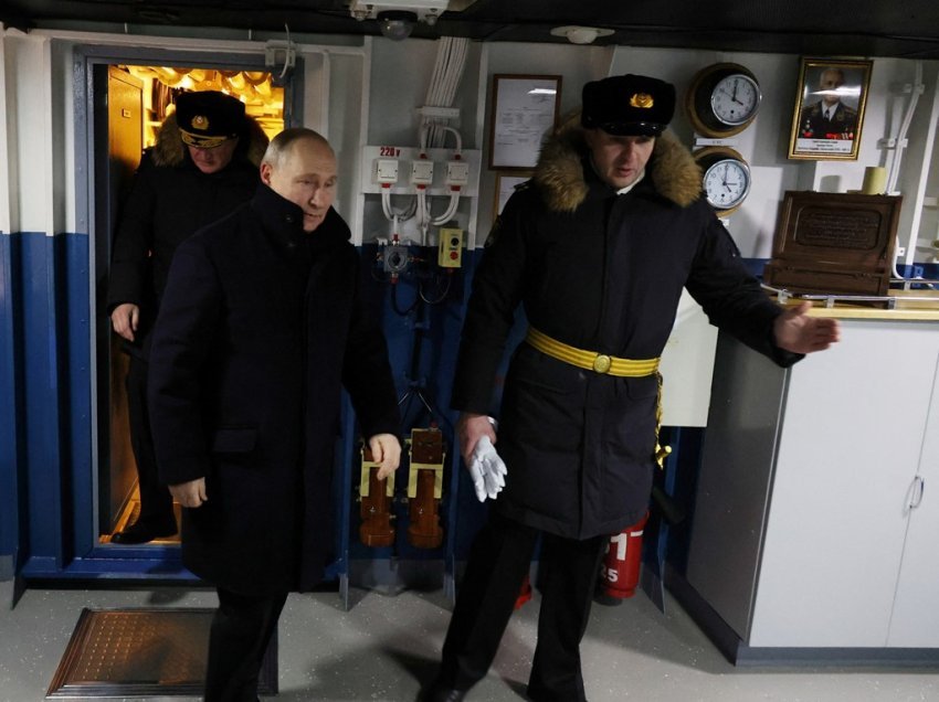 Putin viziton nëndetëset e reja bërthamore teksa 'forcon gatishmërinë luftarake' të marinës